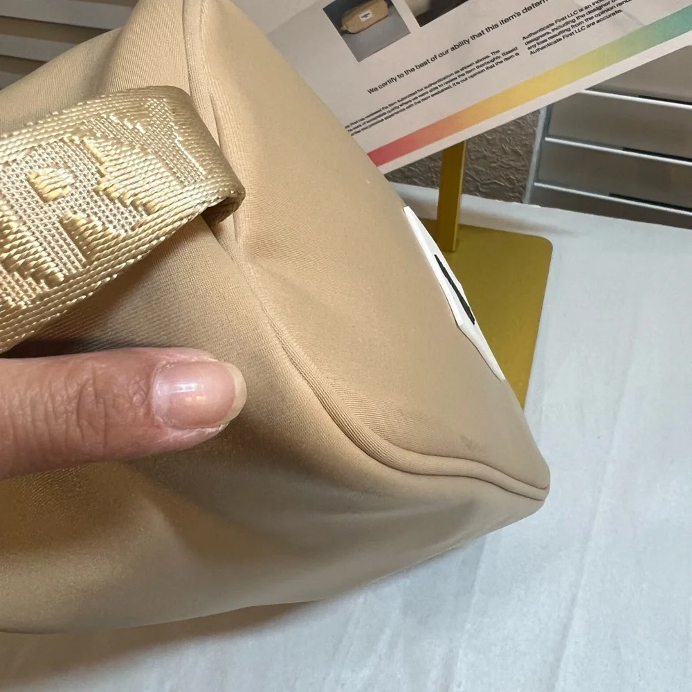 Burberry Hero Tan Toiletry Bag - Authentic COA Included - Picture 13 of 17